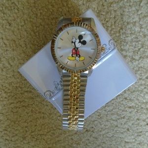 MENS "DISNEY'S" MICKEY MOUSE WATCH